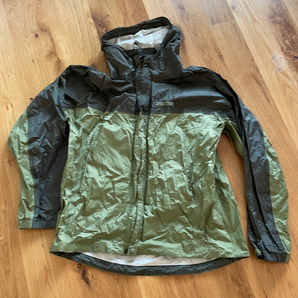 Men olive green size Large Marmot rain jacket